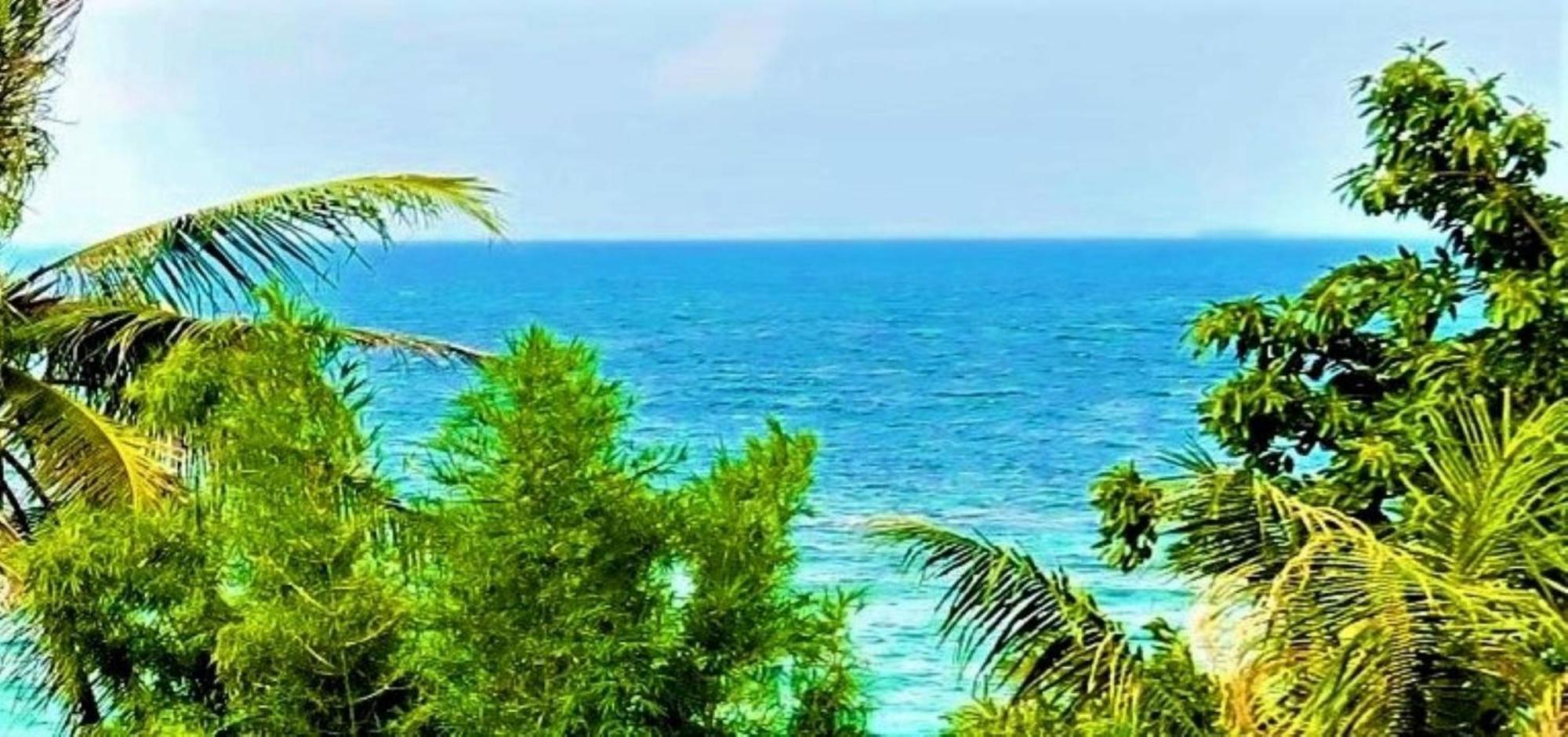 Breve Azurine Lagoon Resort Karimunjawa Exterior foto
